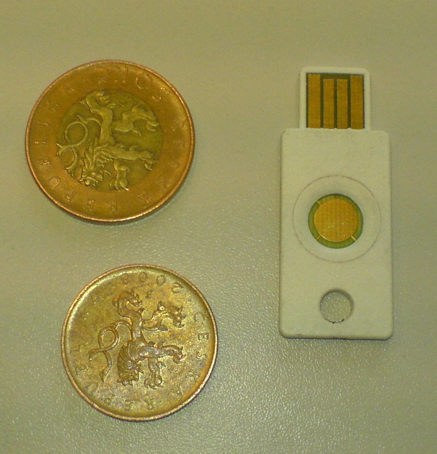 Yubikey a dvě mince